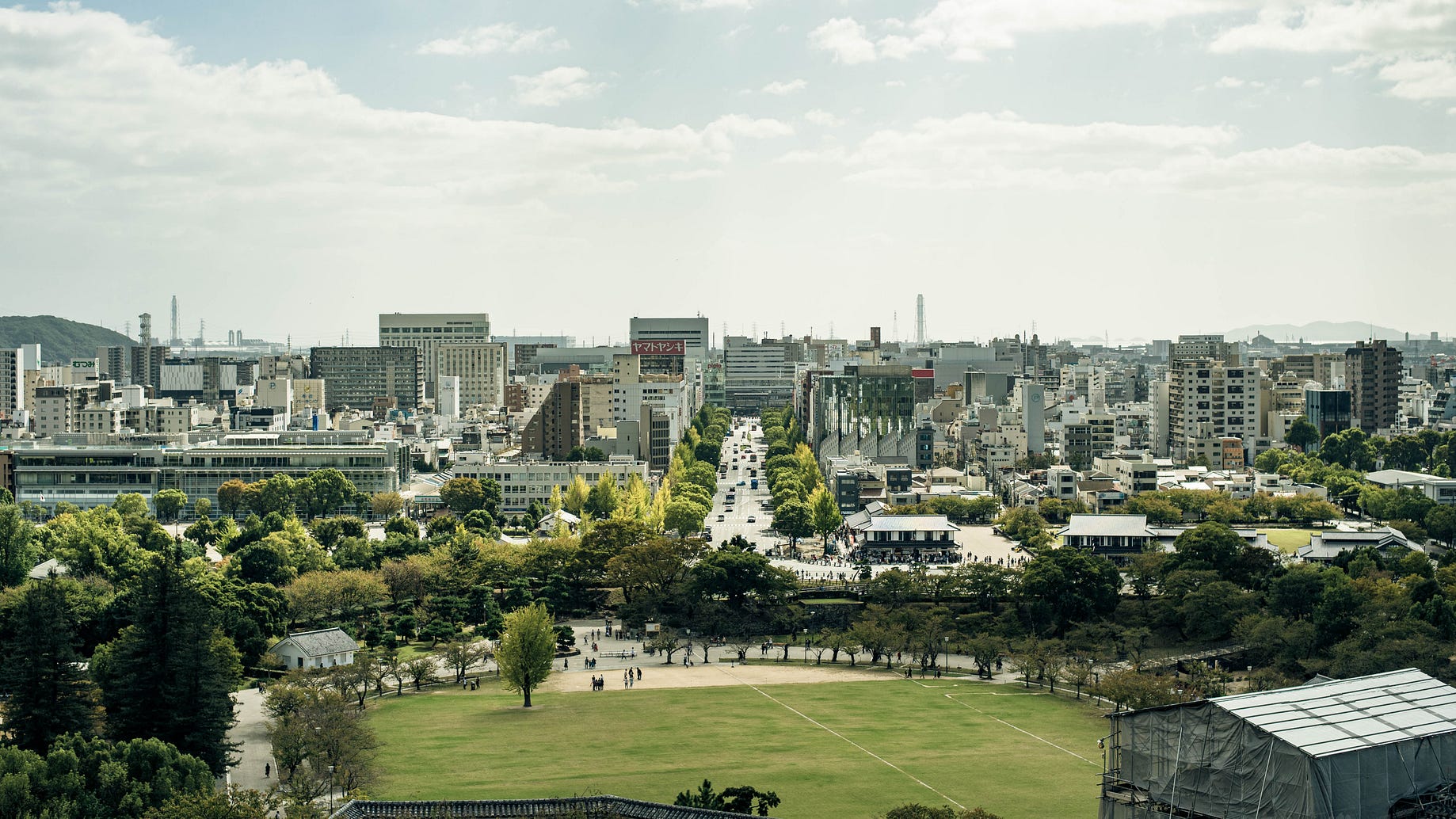 足跡 關西 姬路城 明石跨海大橋 西舞子星巴克 以白牆著稱且保存最完整的城堡 被稱為 日本第一名城 許多時代劇和電影也在這裡進 By C J Haung Medium