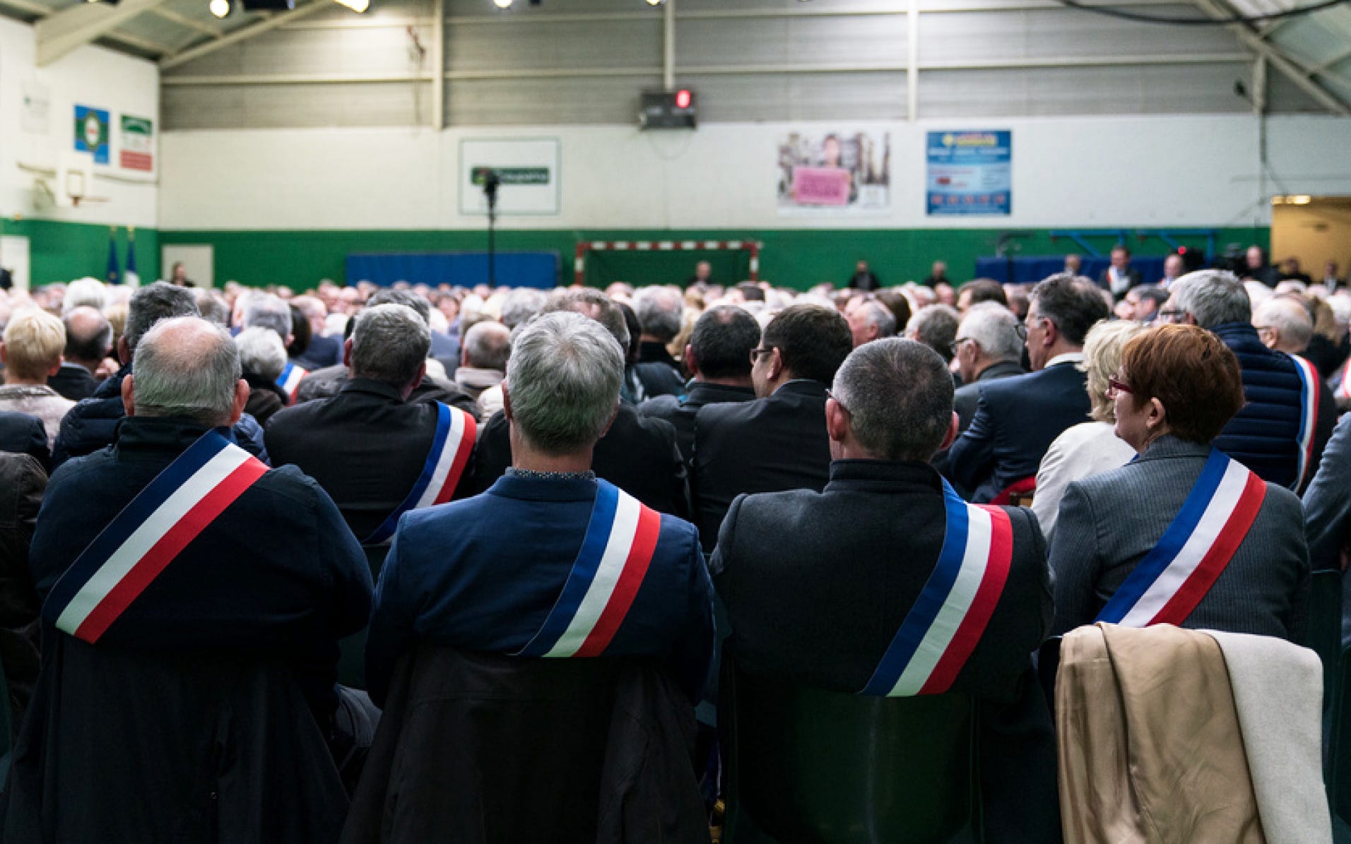 TOUCHE PAS À MON MAIRE ! L’appel de plus de 80 parlementaires pour les maires de France