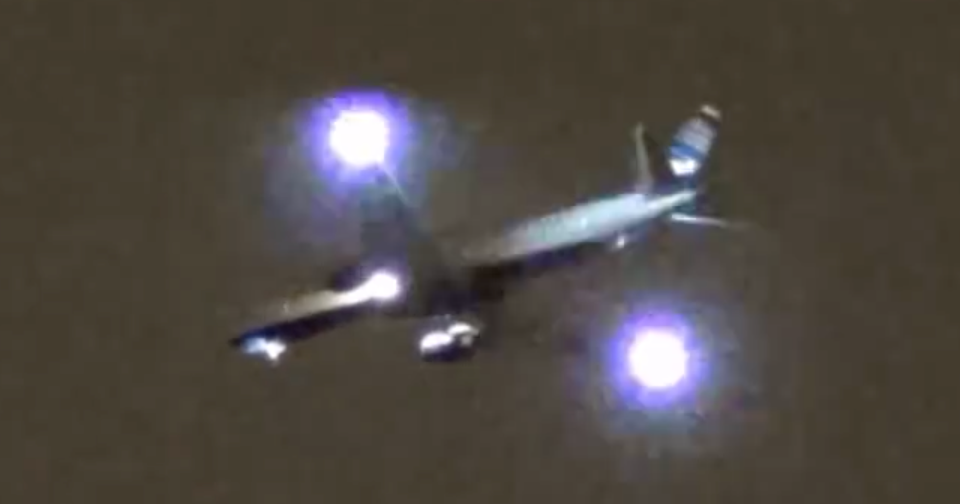 The lights on modern airliners. Why do airplanes have some lights that