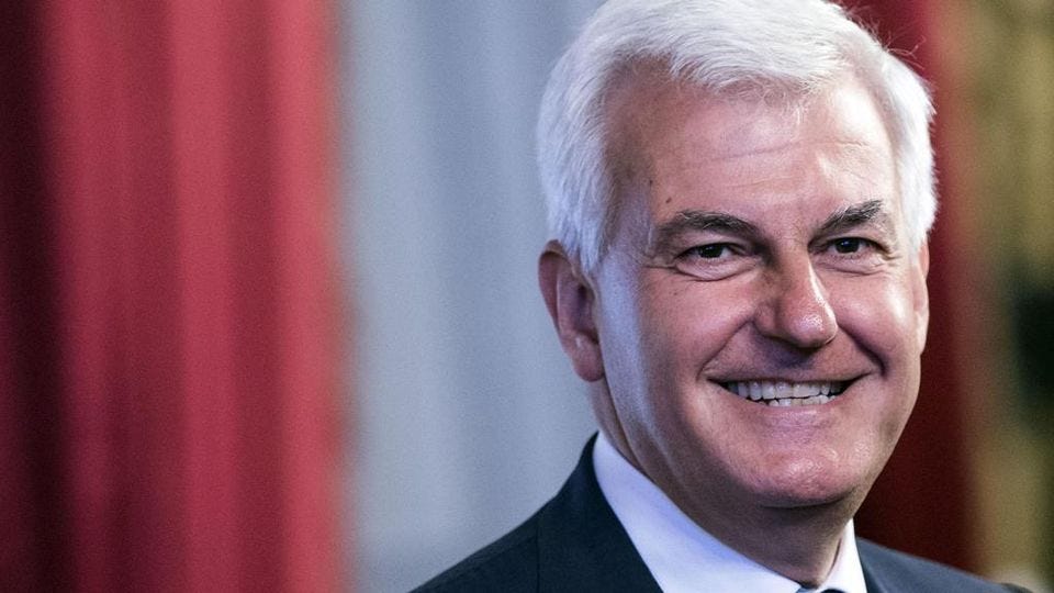 La Volgarita Degli Stipendi D Oro By Rossella Daverio Medium