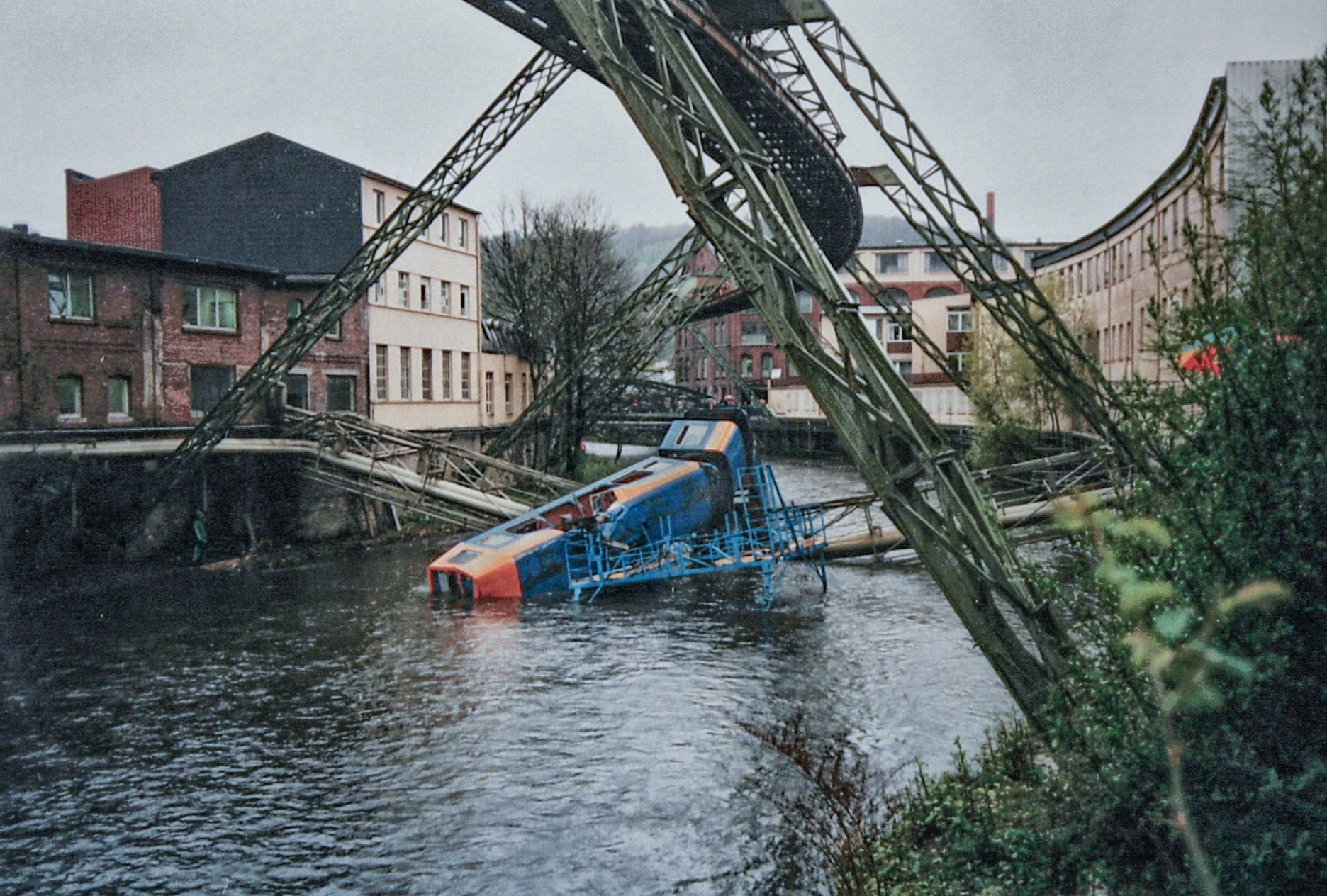 picture Wuppertal Suspension Railway Elephant the 1999 wuppertal suspension railway