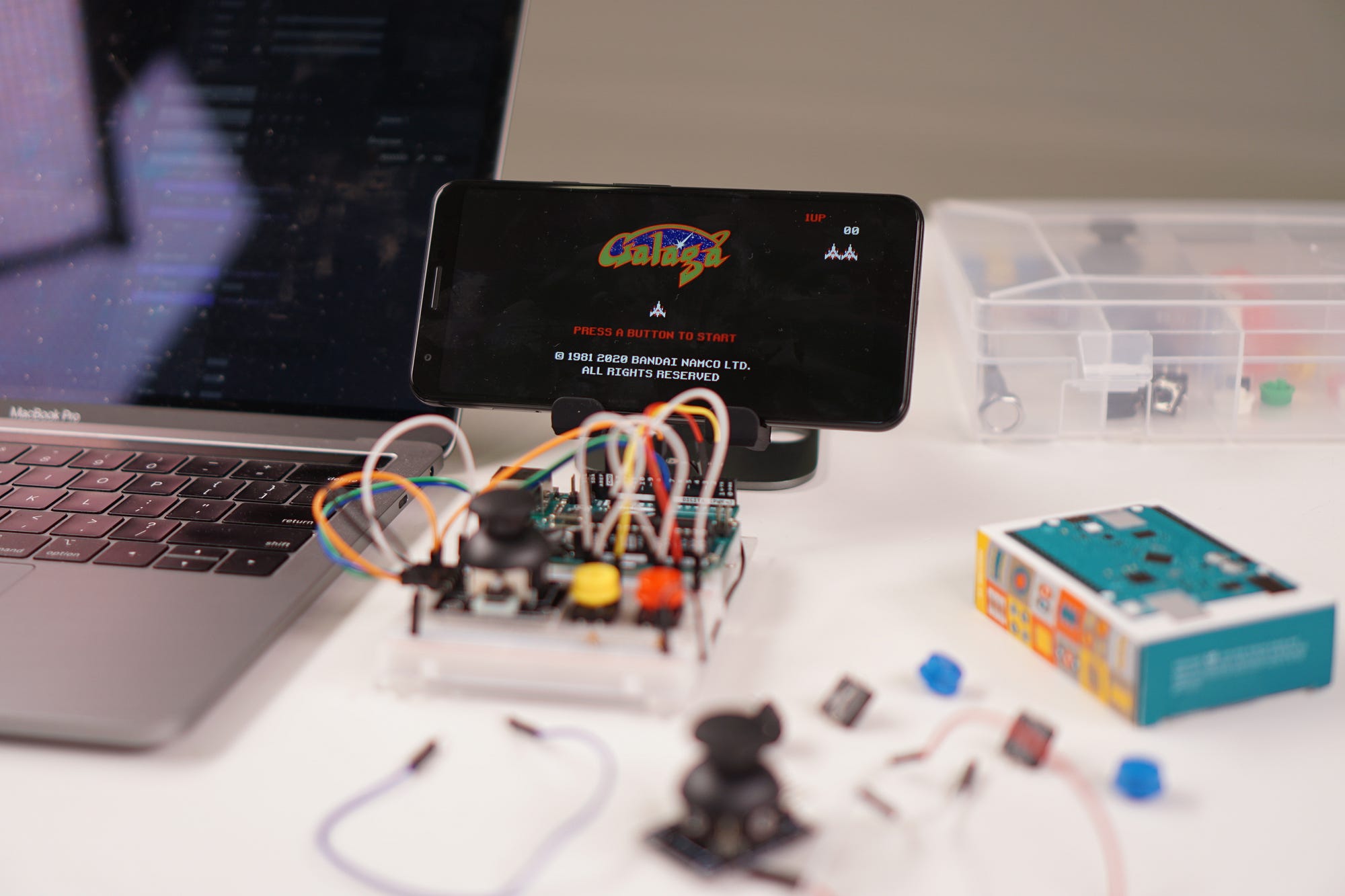 Software & Hardware Integrated Prototyping for Beginners by Tony Kim