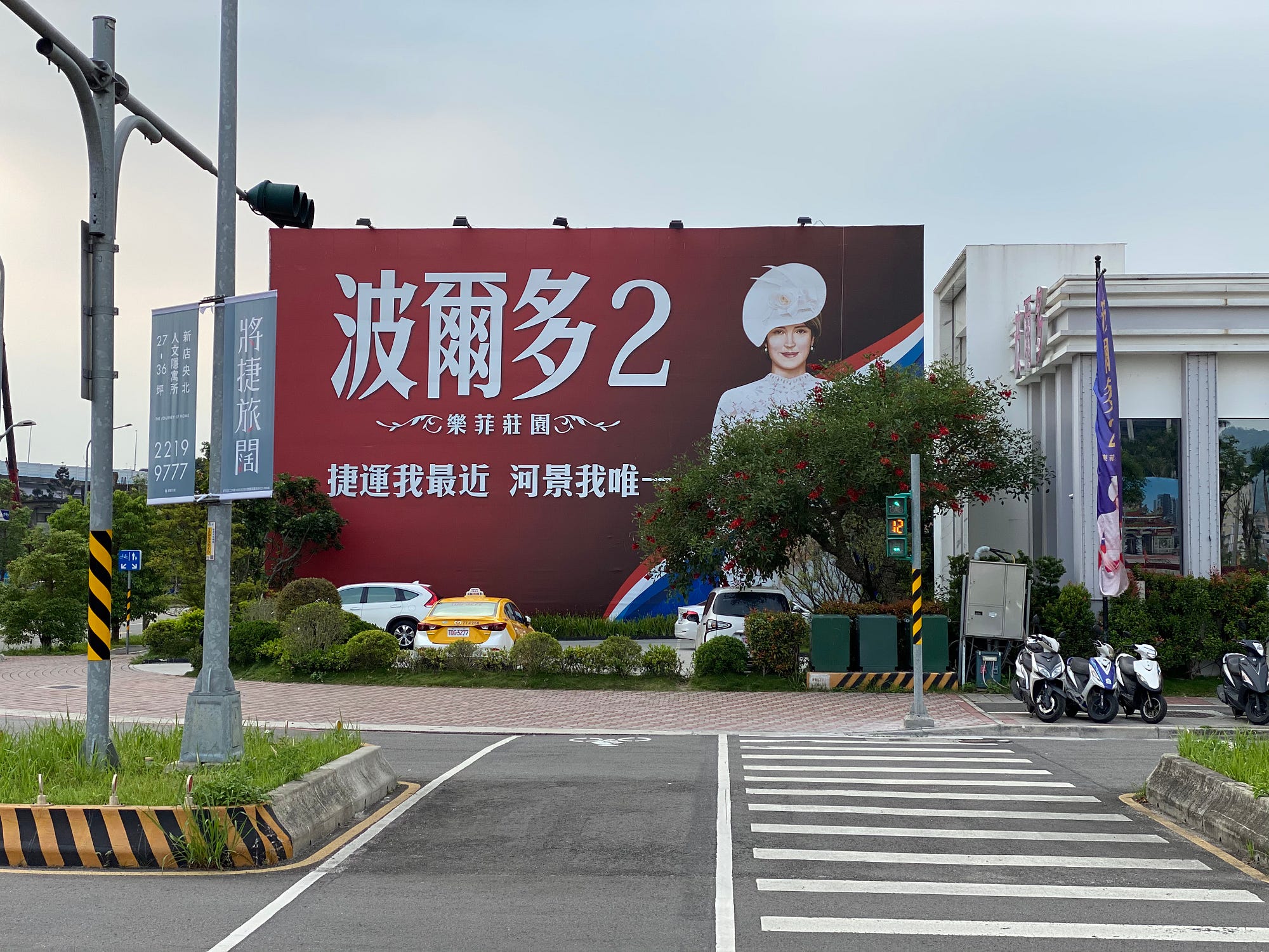 看屋筆記 央北重劃區 波爾多2 樂菲莊園 央北的看屋之行 終於來到了最北邊的波爾多 這大概是央北最多廣告的案子 在新店的街 By Kc Liu Kc S Neoworld Medium