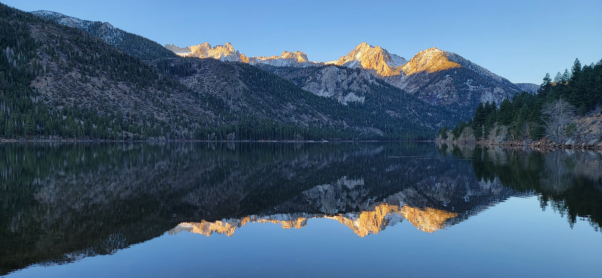 The sun rises in Twin Lakes, California (Photo by Beate Porst)