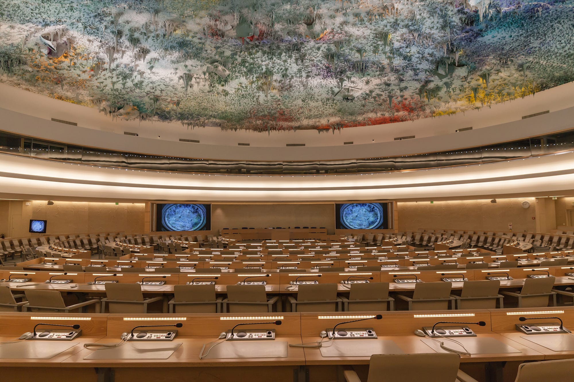 Geneva, Switzerland — Human Rights and Alliance of Civilizations Room in UN Geneva used by the United Nations Human Rights Council with ceiling sculpture by the prominent contemporary Spanish artist Miquel Barcelo, Photo 52055638 © Vogelsp | Dreamstime.com