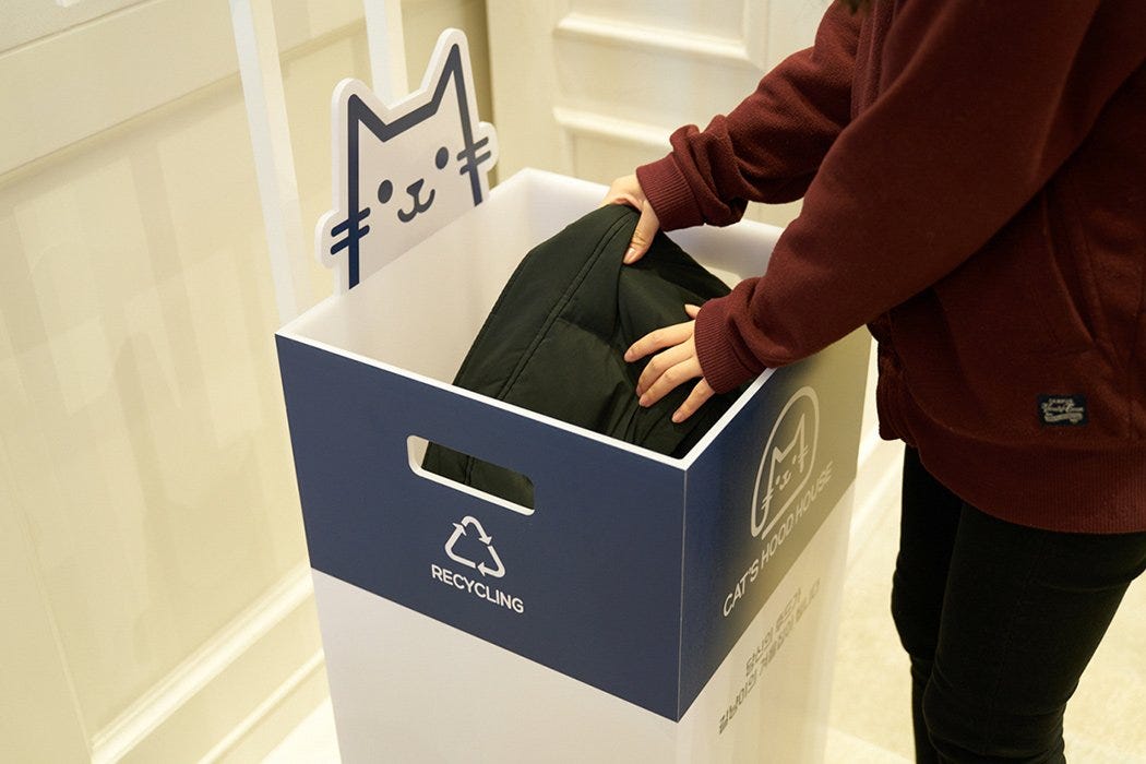 Portable Pet Cribs Make A Home For Stray Cats On The Cold Streets