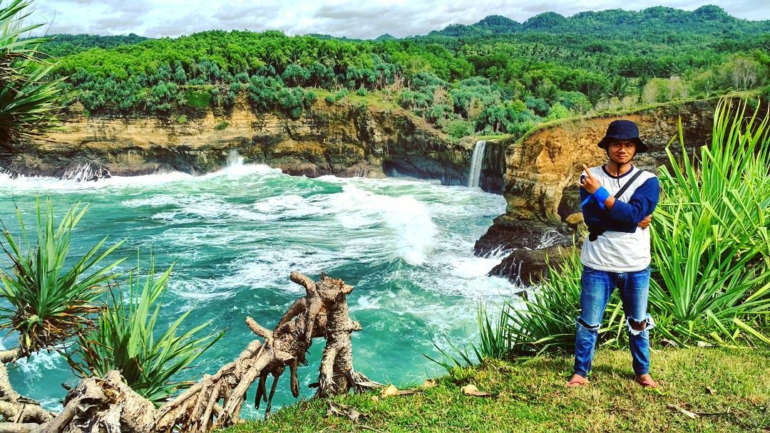 10 Pantai Eksotis Di Jawa Timur Yang Banyak Dikunjungi Wisatawan