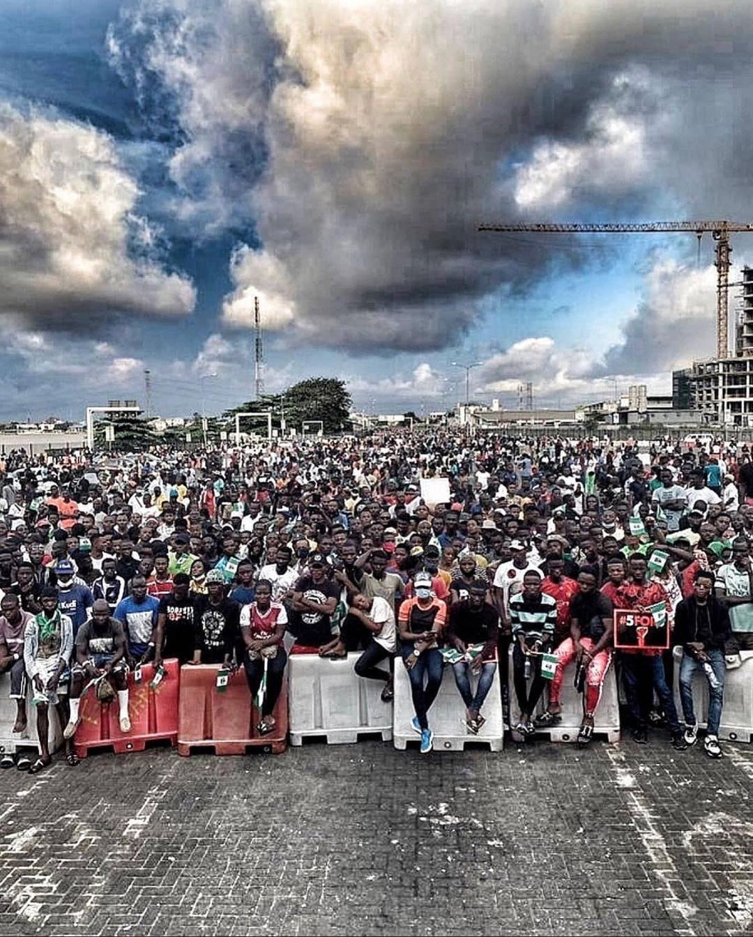 Protesters at Lekki Toll Gate before the massacre.