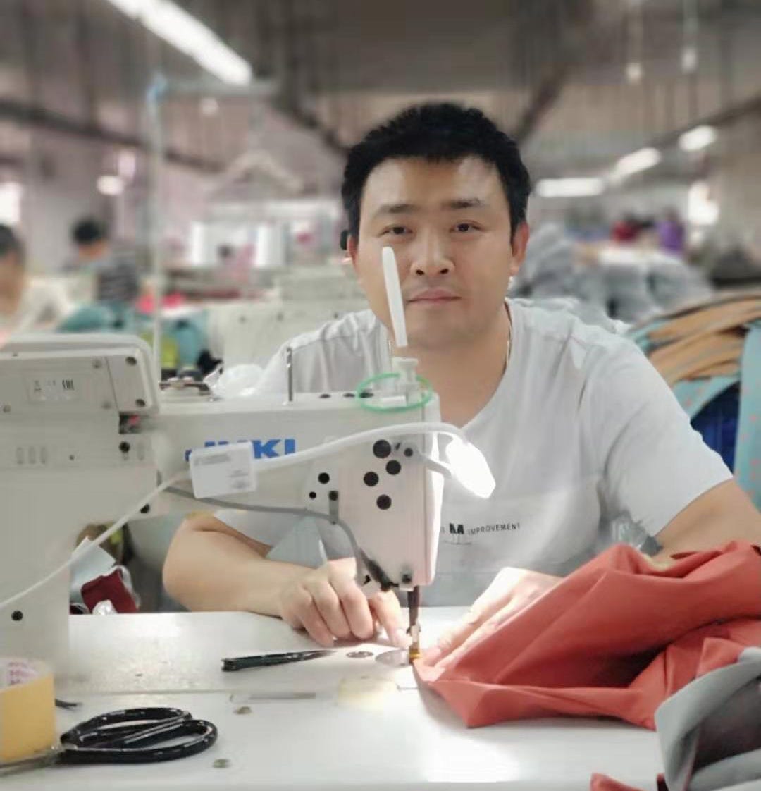 Menneskene bak klærne — møt fabrikkarbeider, Zhang Changpu | by Ida  Kristine Moe | Stormberg | Medium