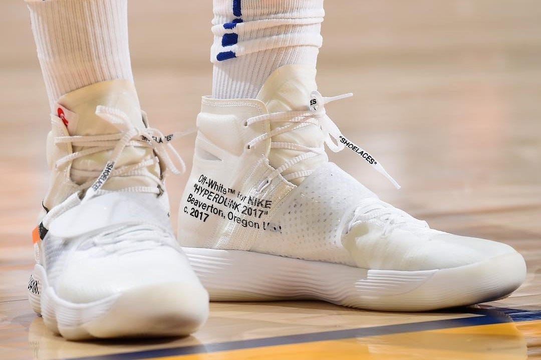 hyperdunk off white on feet