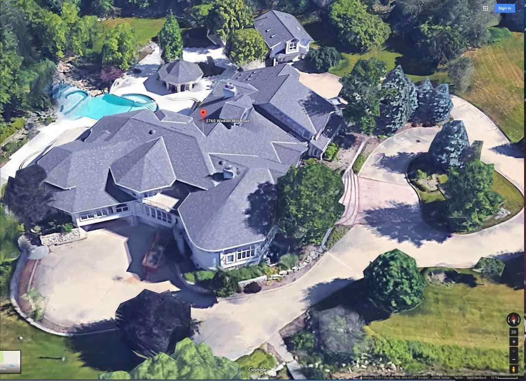 10 Expensive Things Owned By Killshot Rapper Eminem