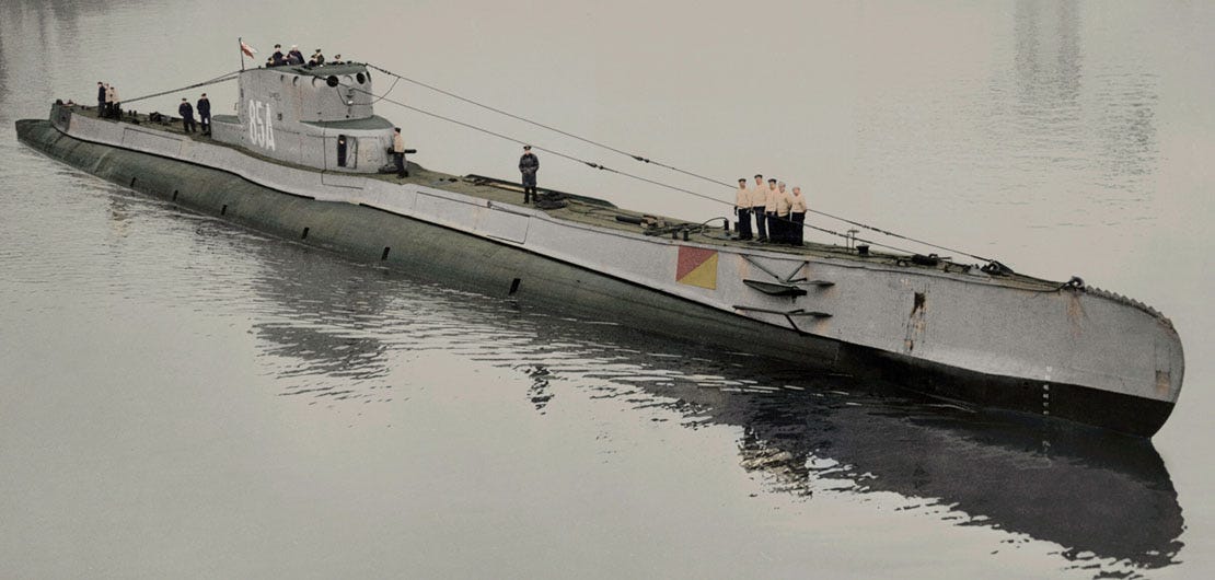 When was the first submarine used in ww1 picture