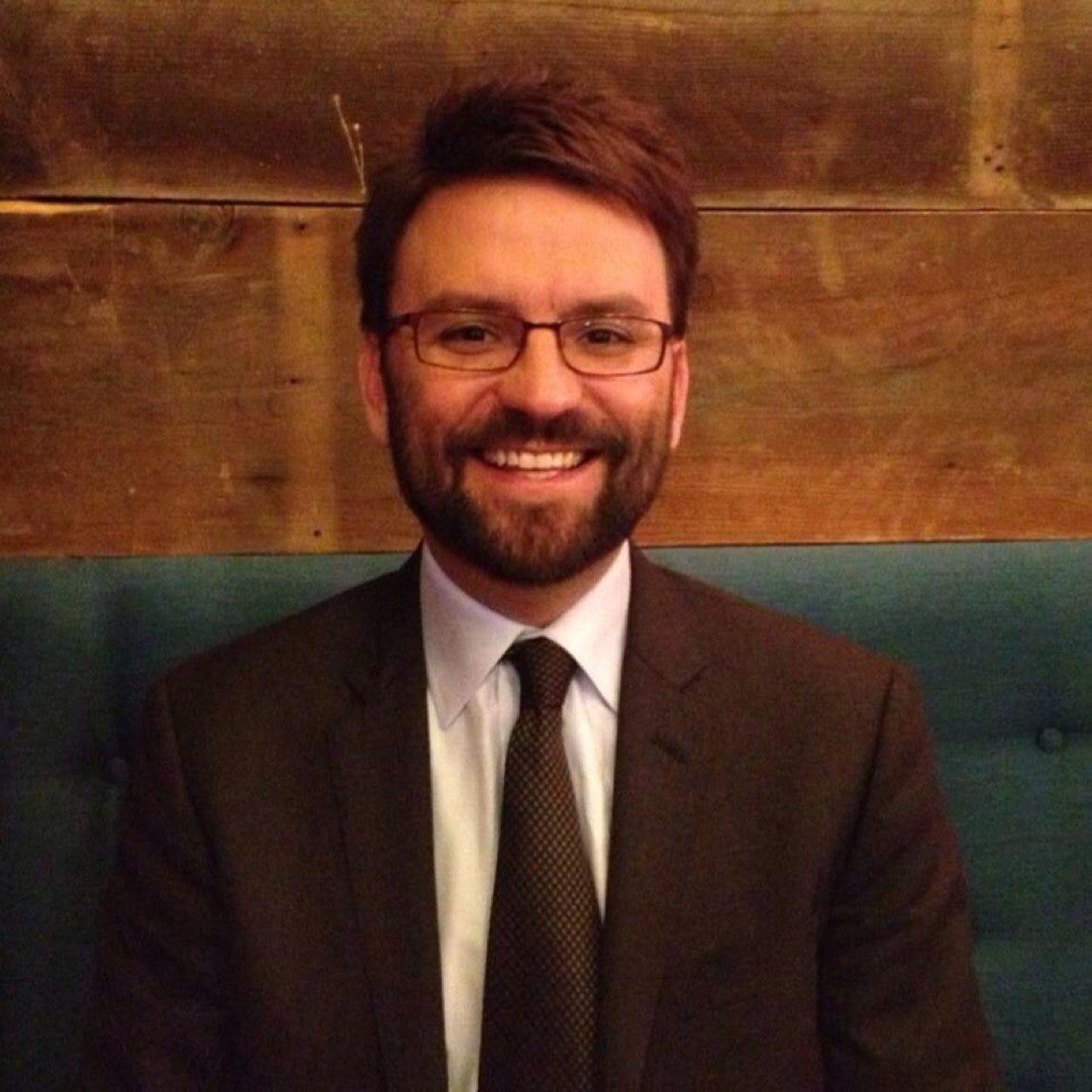 Ian Hill – Medium