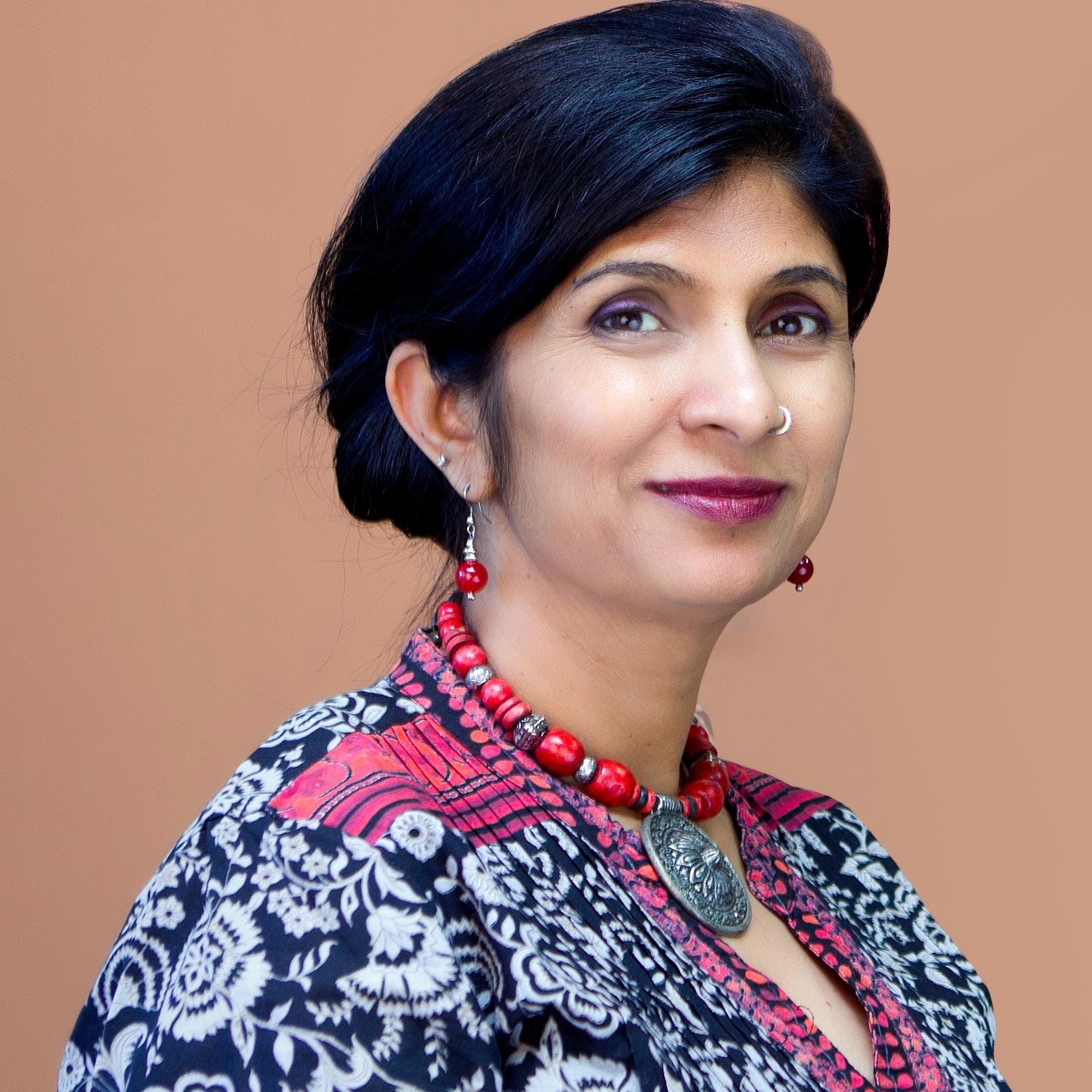 Vani Kola – Medium