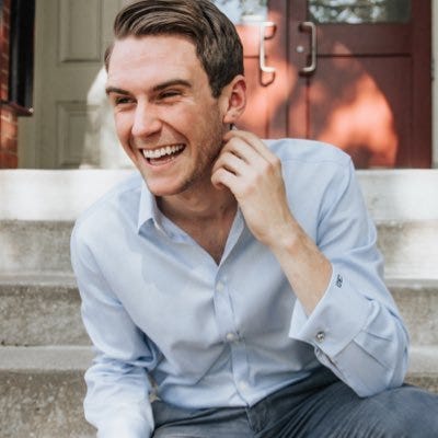 Riley de León – Medium