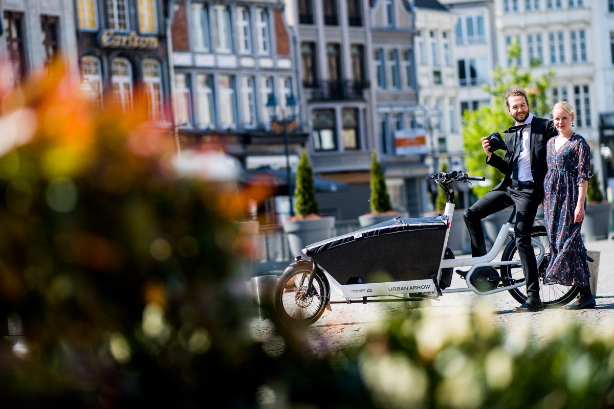 Stijn Swinnen (fotograaf) en Elize Tikmane (yoga instructor) kiezen resoluut voor verplaatsingen met de fiets in Mechelen.