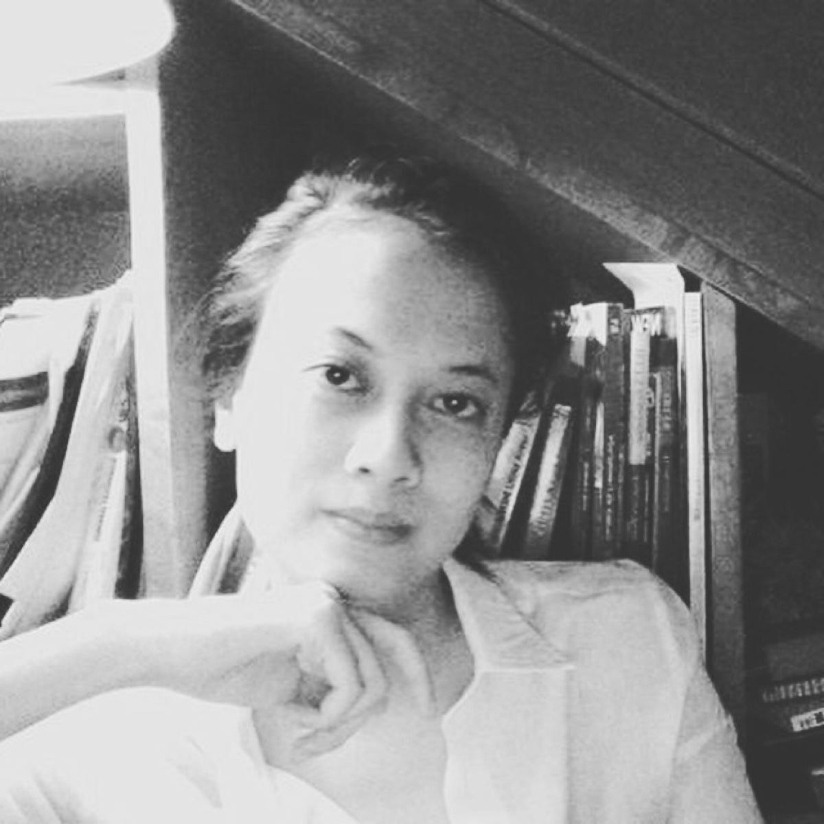 people-following-davina-aussieria