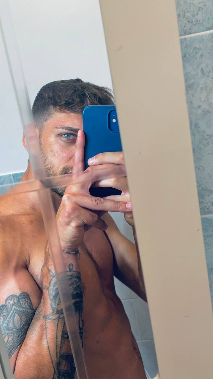 Steven Campbell | OnlyFans Blogger and Reviewer – Medium