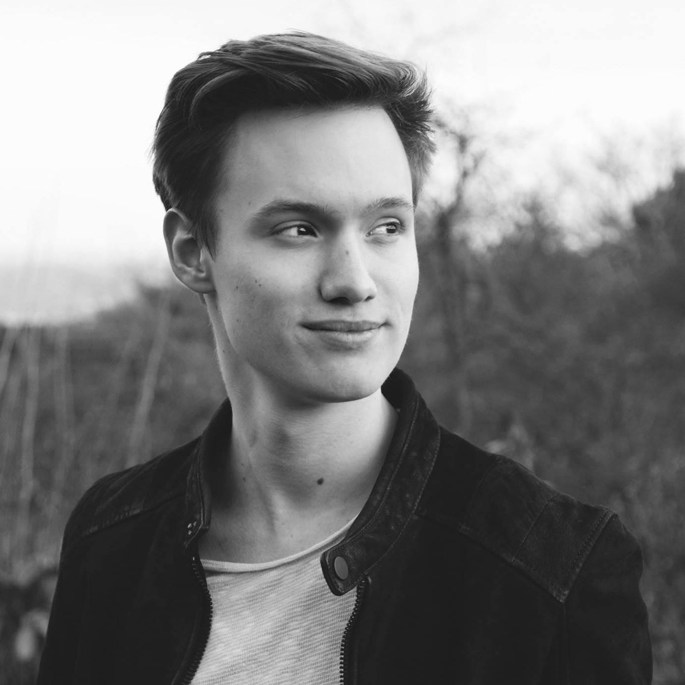 Chris Hahn – Medium