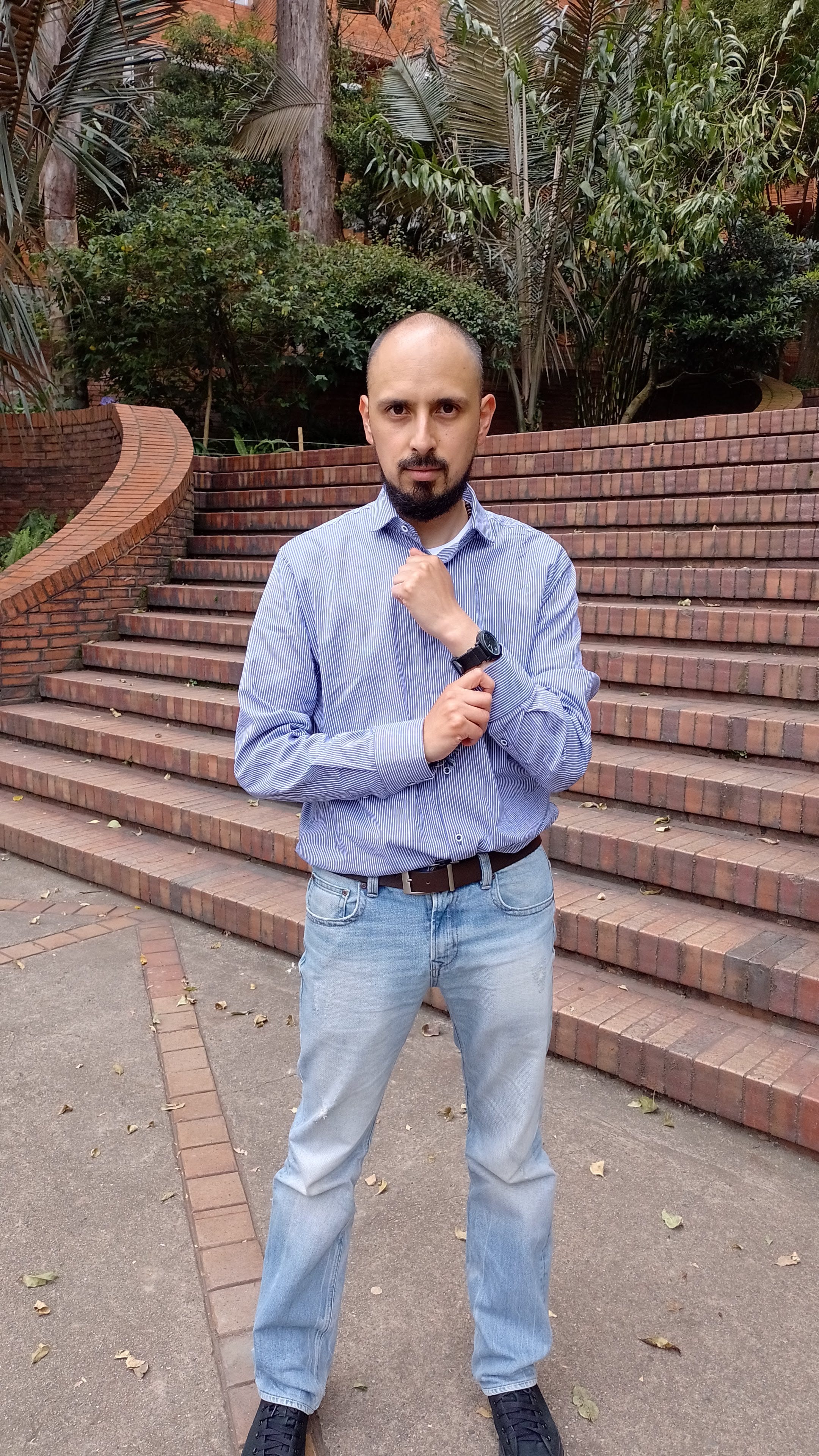 Alexander Rojas – Medium