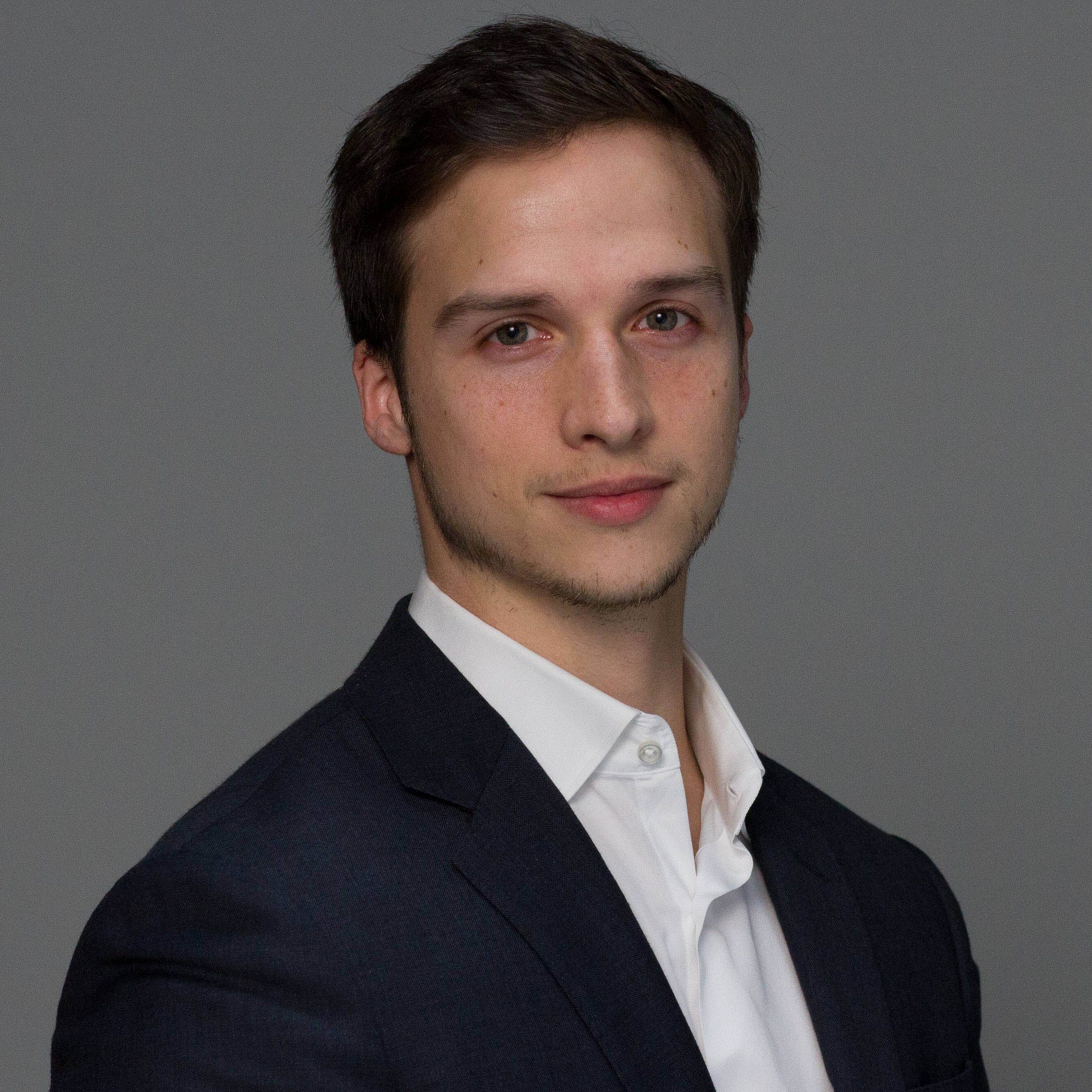 Danny Almeida – Medium