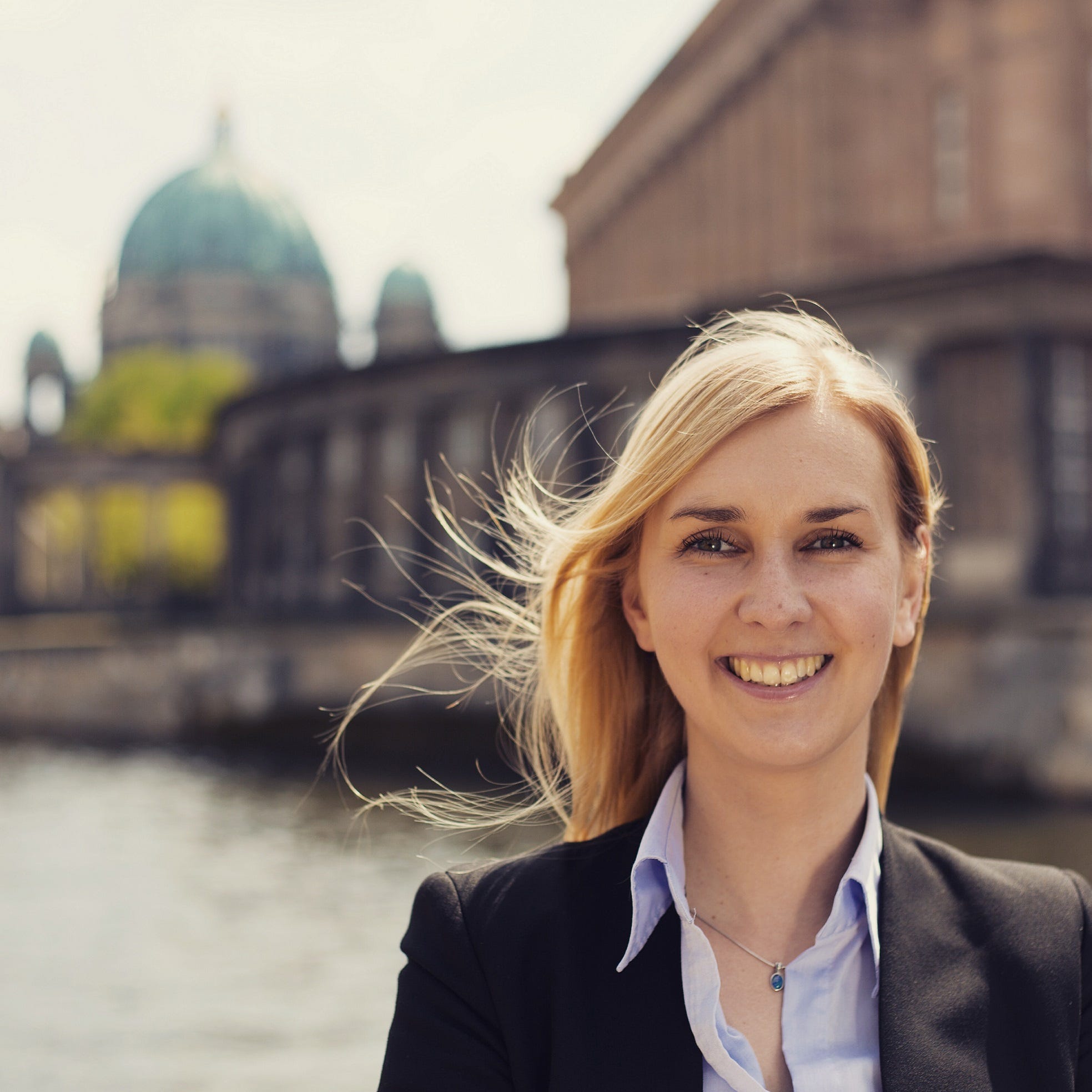 Julia Bartel – Medium
