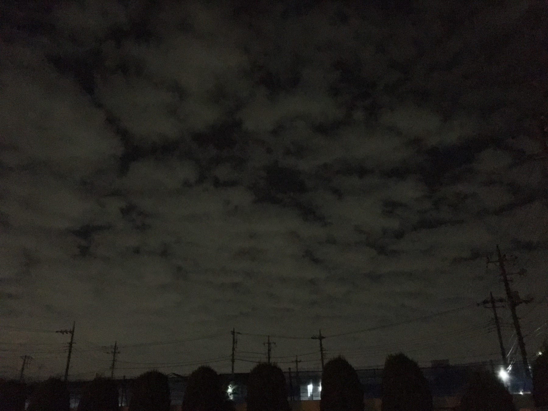 満月でもないのに夜空明るすぎ何なの ファミレスを出たらとても空が明るくて驚きました 驚きついでに記念撮影 By ジェットダイスケ Medium