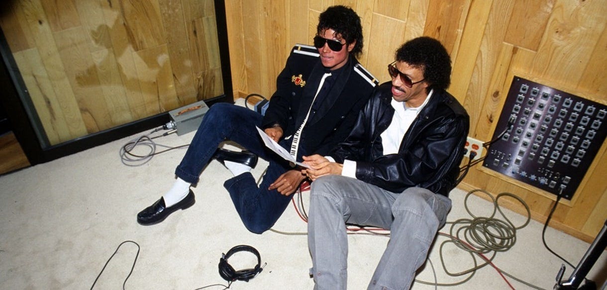 Michael Jackson e Lionel Richie iniciam a primeira sessão de gravação para a música “We Are the World” | by MJ Beats | MJ Beats