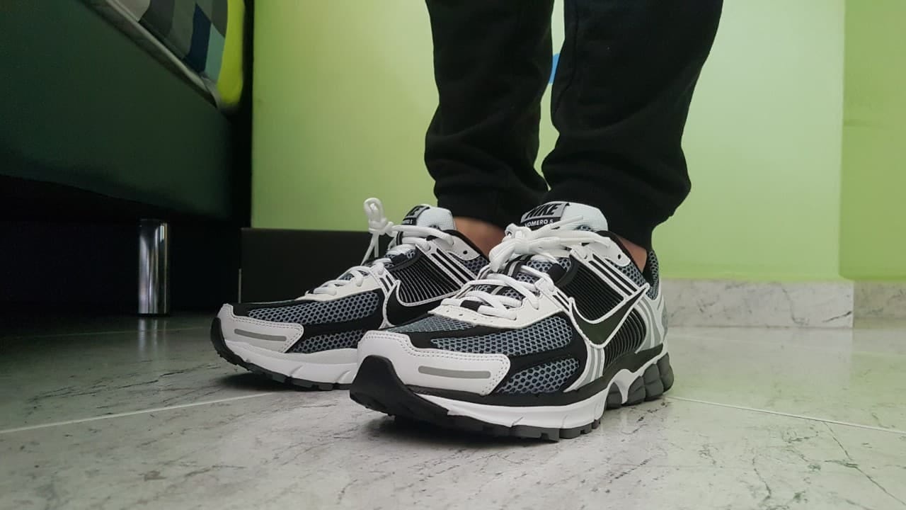 a cold wall vomero on feet