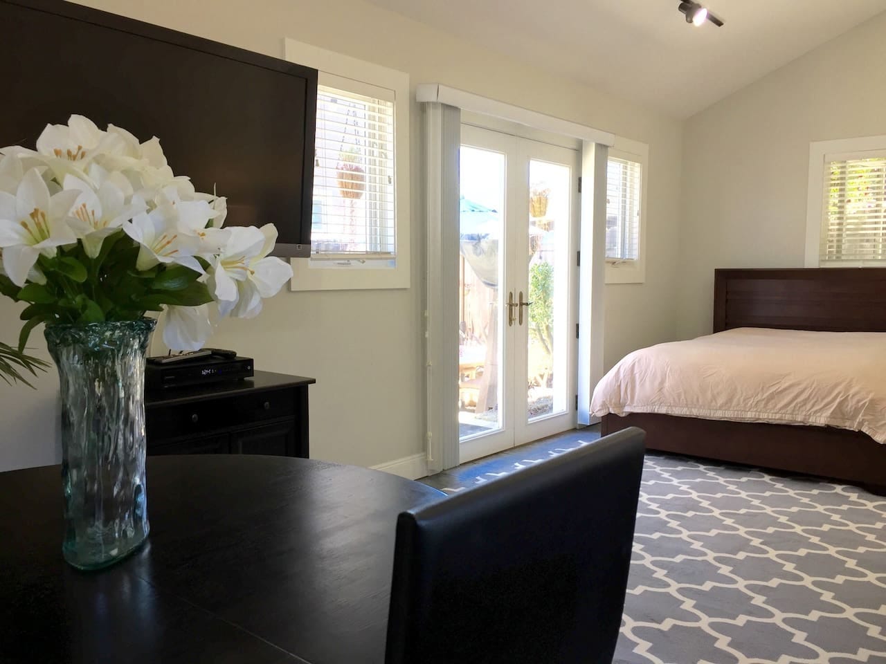 Airbnb Living in Someone Else’s House (x25) by Tack T. Hostfully