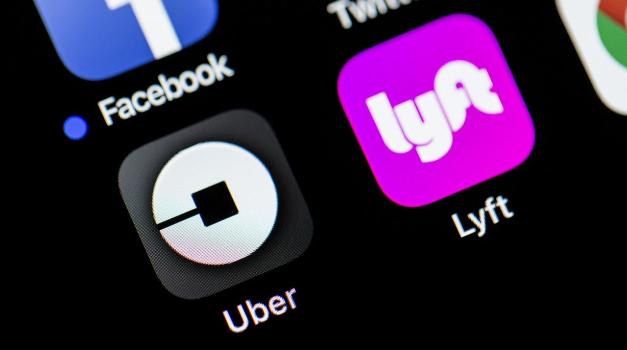 How Uber & Lyft Use AI to Improve Ride Experience 