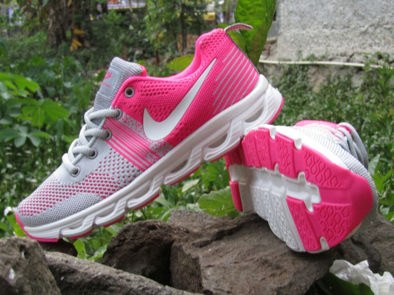 sepatu running nike wanita original