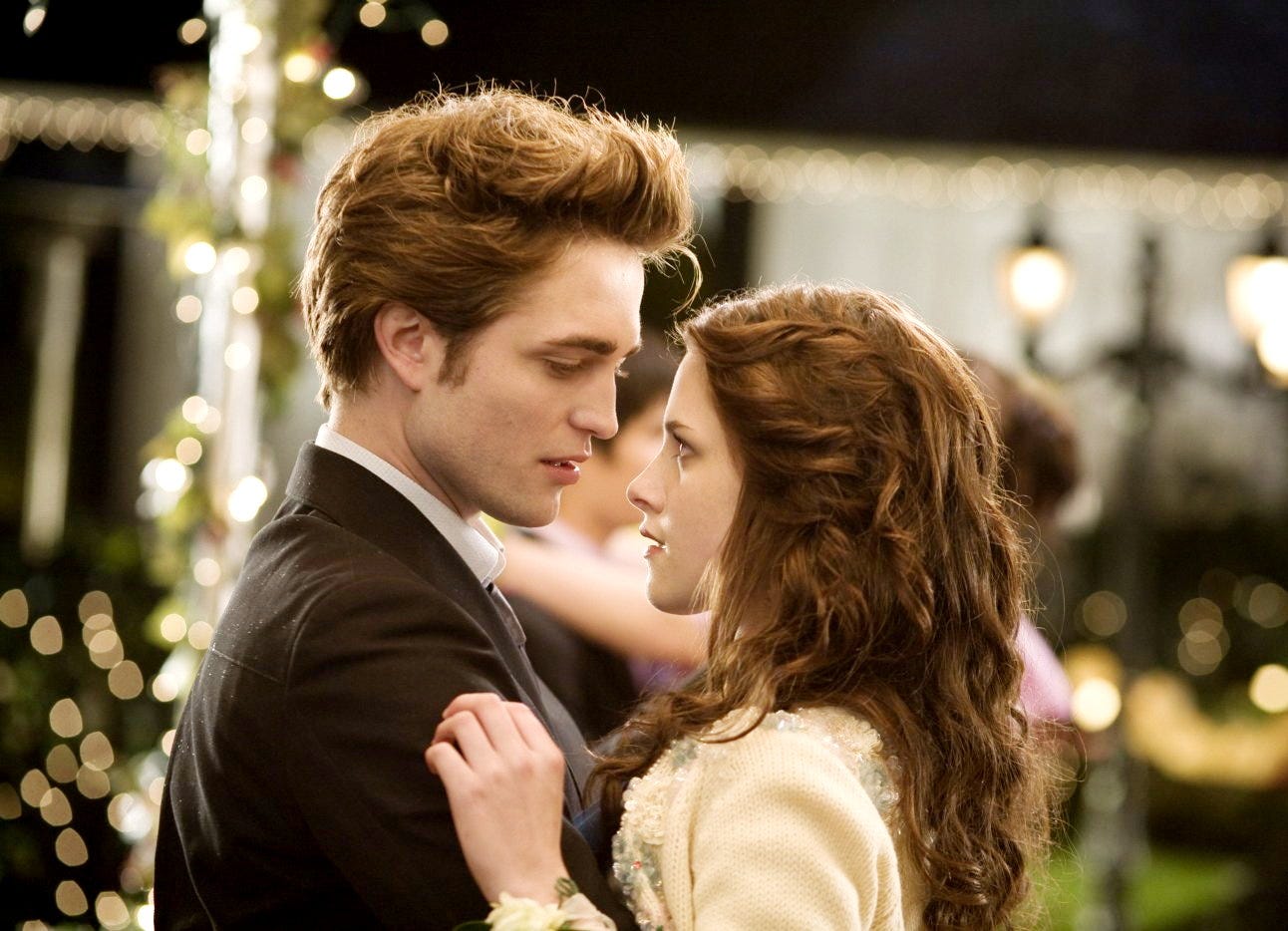 Loving Without Boundaries A Comparison Between Juliet Capulet And Bella Swan By h Thus With A Kiss I Die Medium Loving Without Boundaries A Comparison Between Juliet Capulet And Bella Swan By h Thus With A Kiss I Die Medium