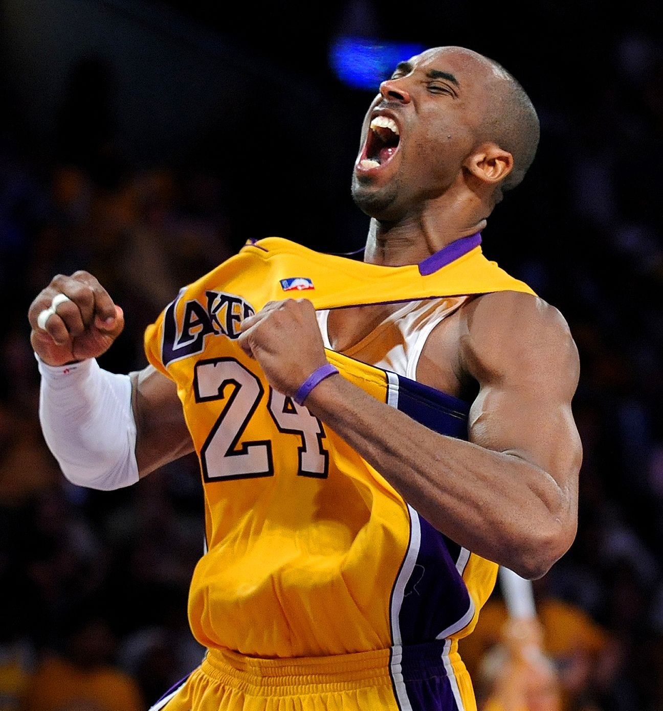 kobe bryant pulling jersey