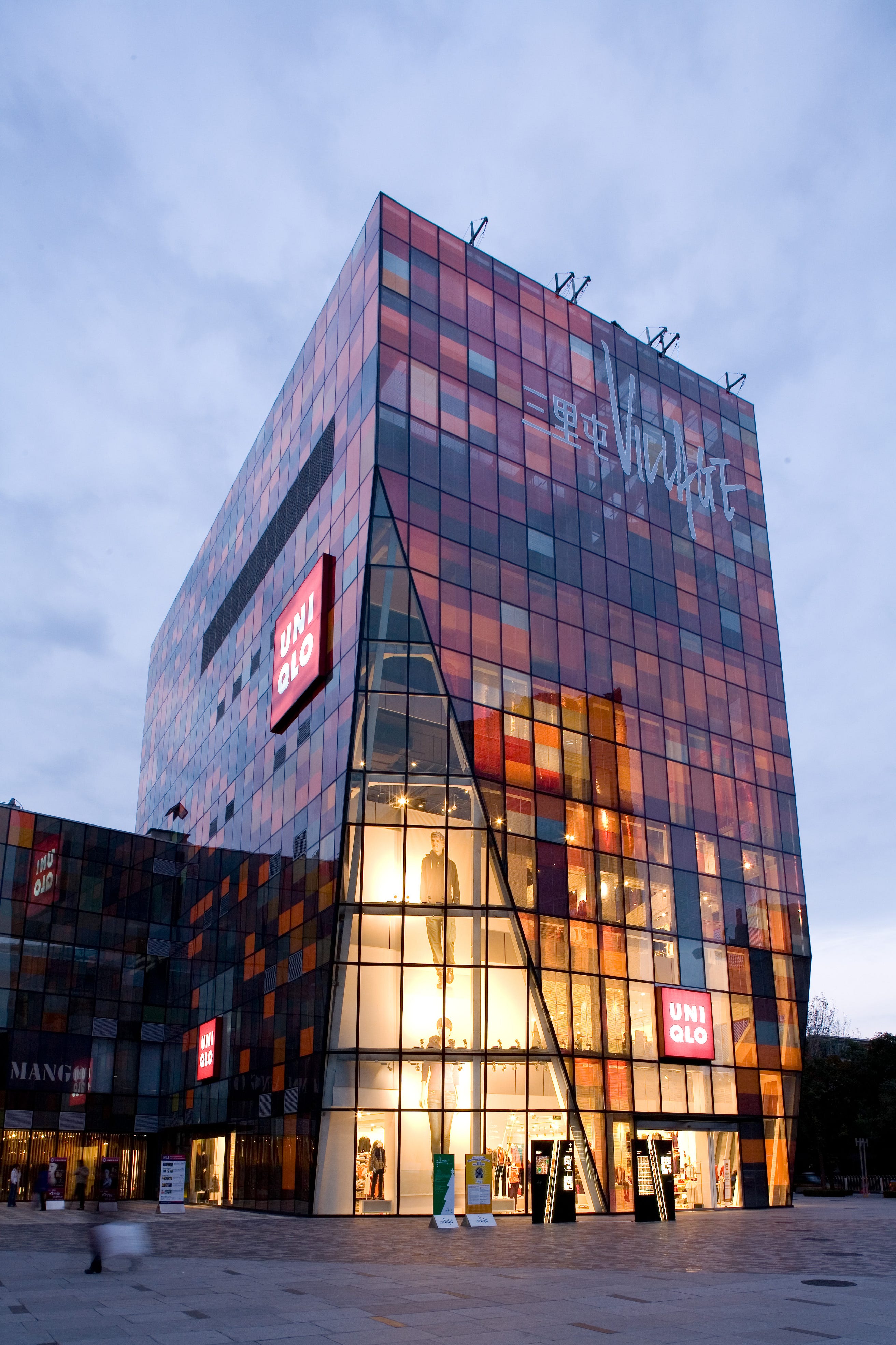 Uniqlo A Company That Inspires The World To Dress Casual By 10xre The Startup Medium