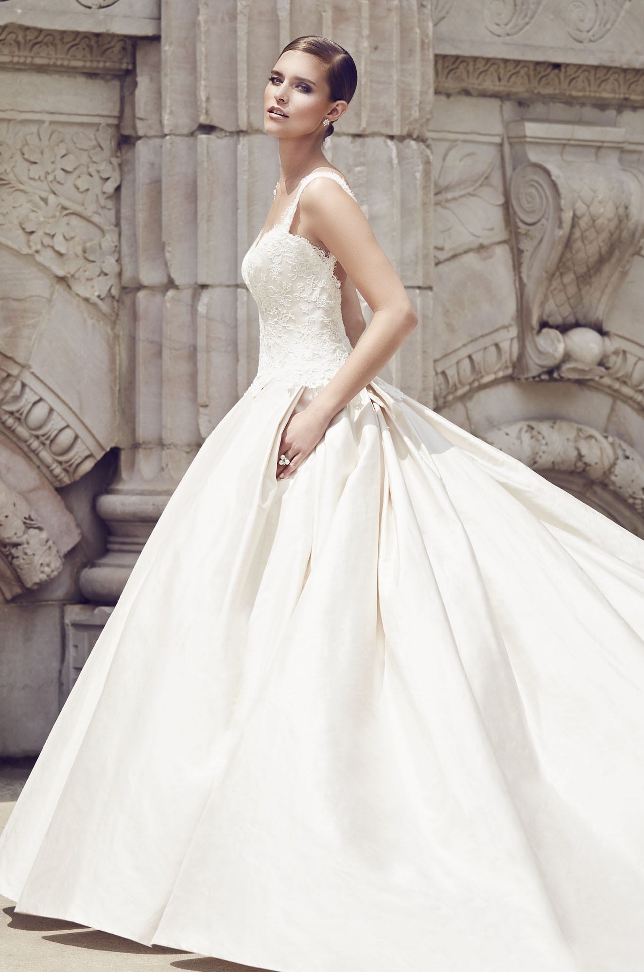 Paloma Blanca Style 4560 Wedding Dress Sales Medium