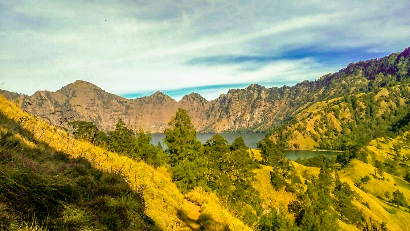 At 3726 M Rinjani Is The Second Highest Volcano In