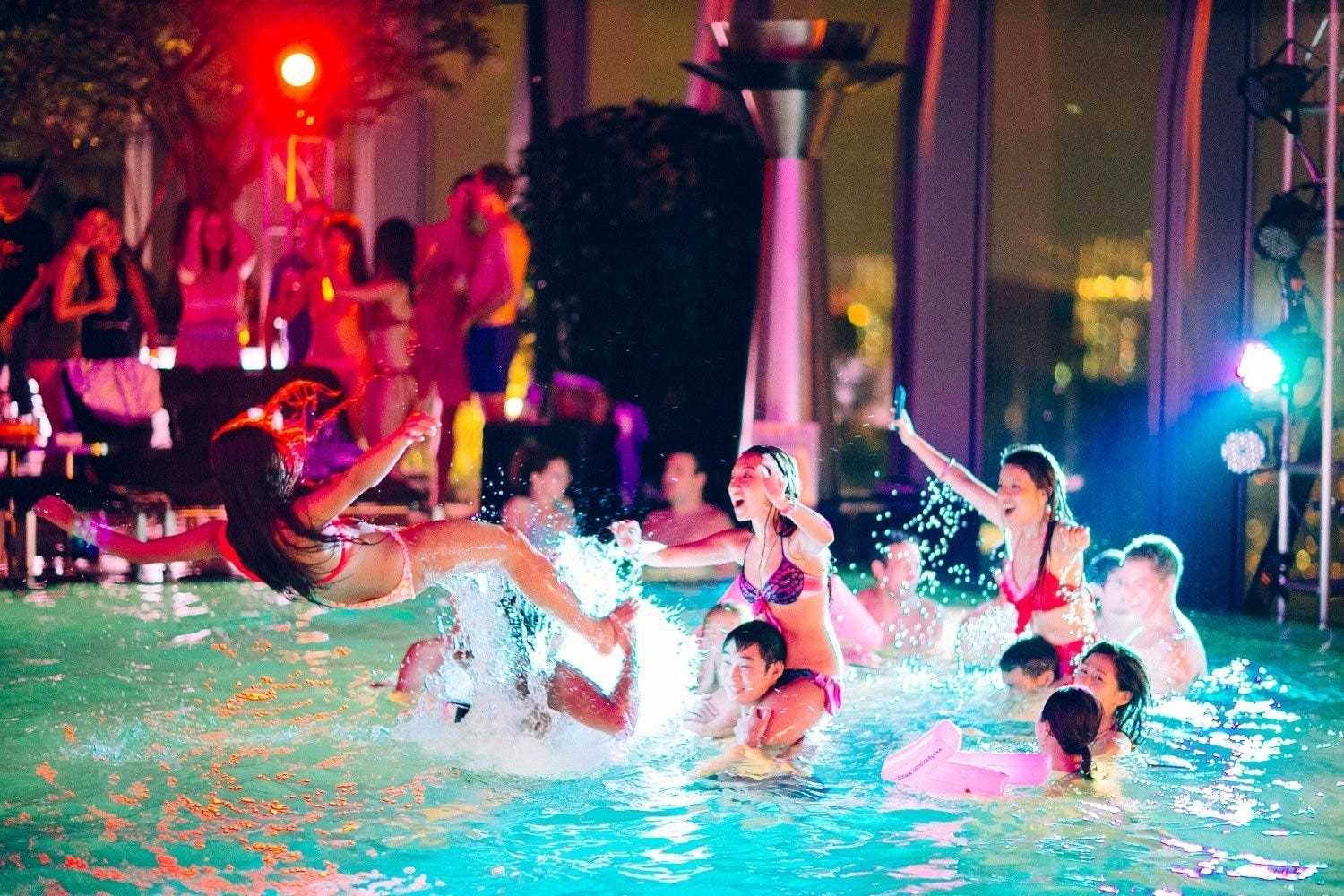 Image result for pool party VỀ ĐÊM