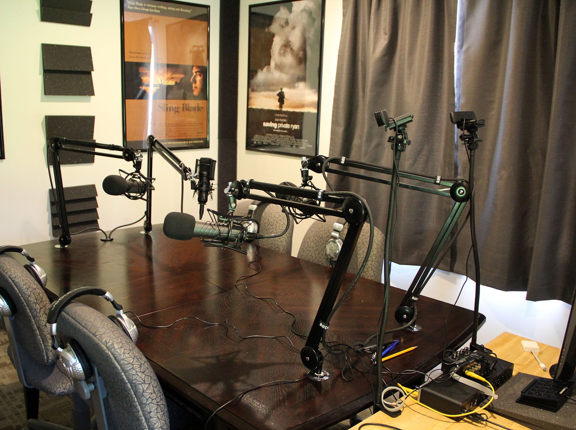Why And How You Should Rent A Podcast Studio