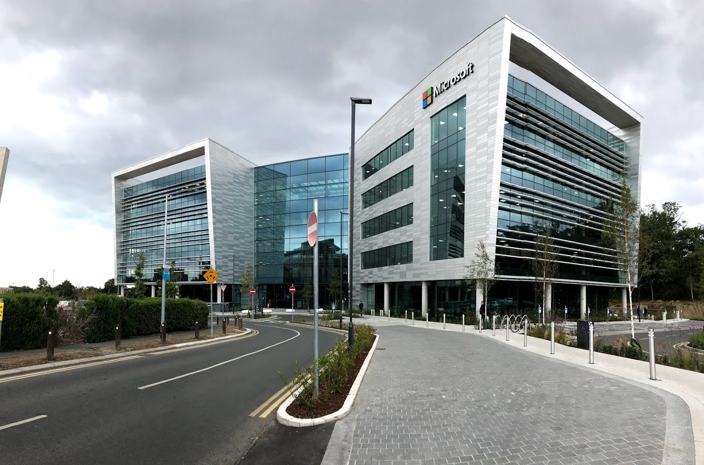Building Tour Of One Microsoft Place By Yeldar Kurmangaliyev Medium