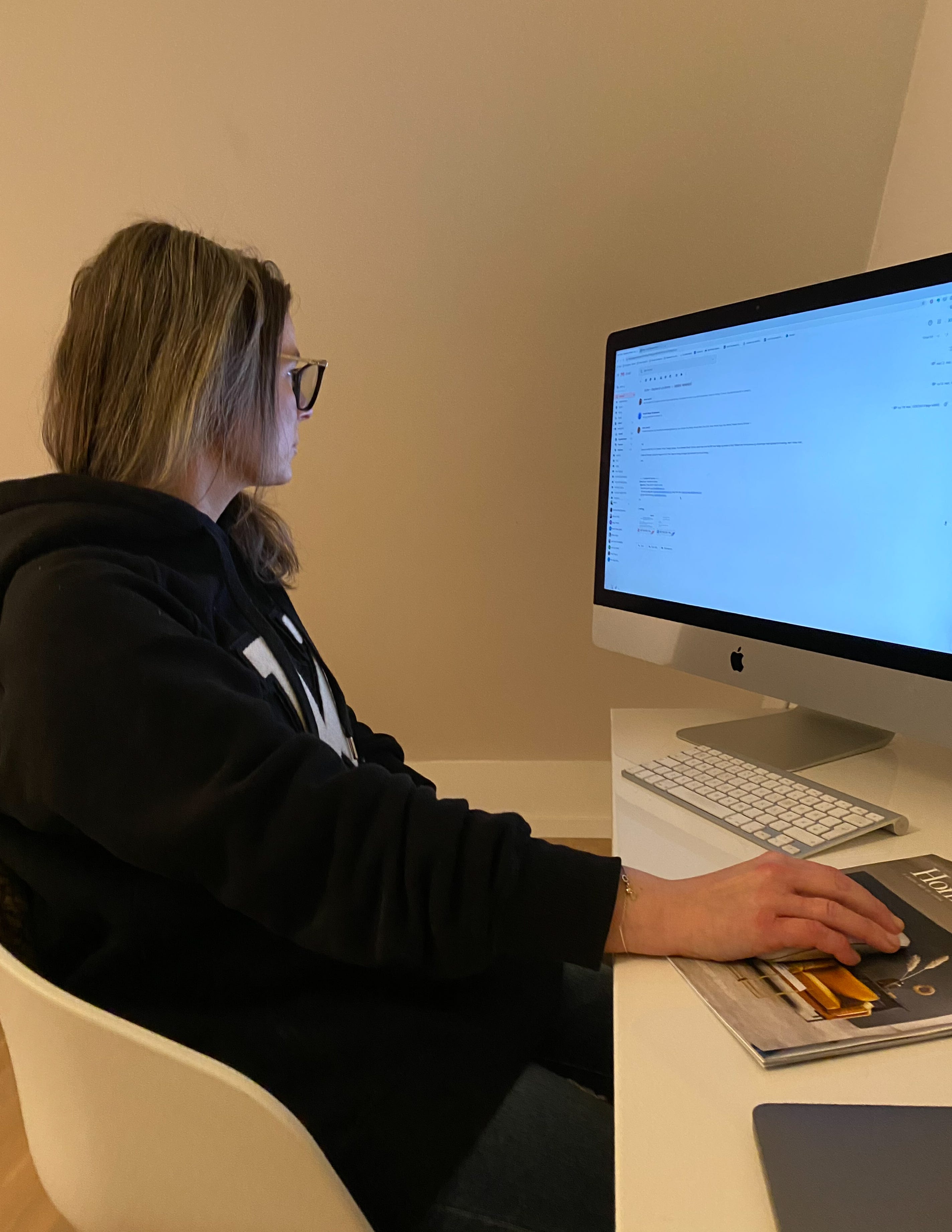 Kristin Meyer Kristiansen på hjemmekontor