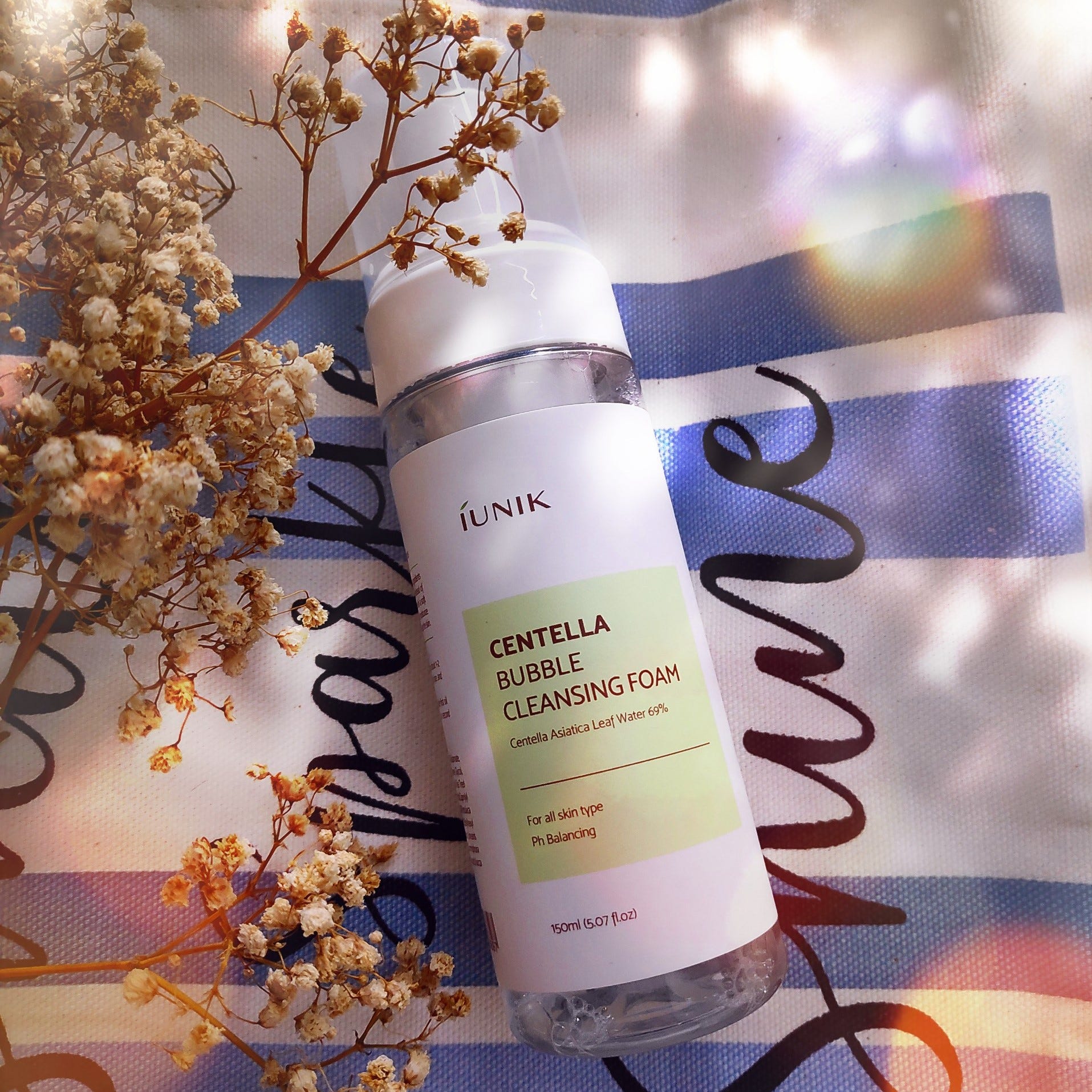Sữa rửa mặt rau má tạo bọt pH cân bằng iUNIK Centella Bubble Cleansing Foam