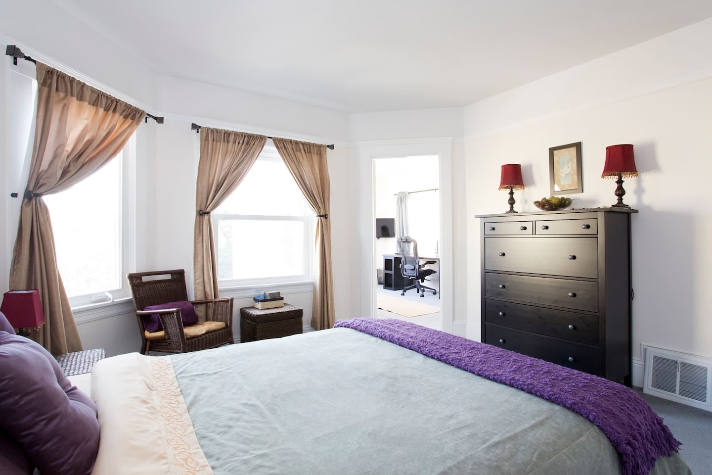 Airbnb Living in Someone Else’s House (x25) by Tack T. Hostfully