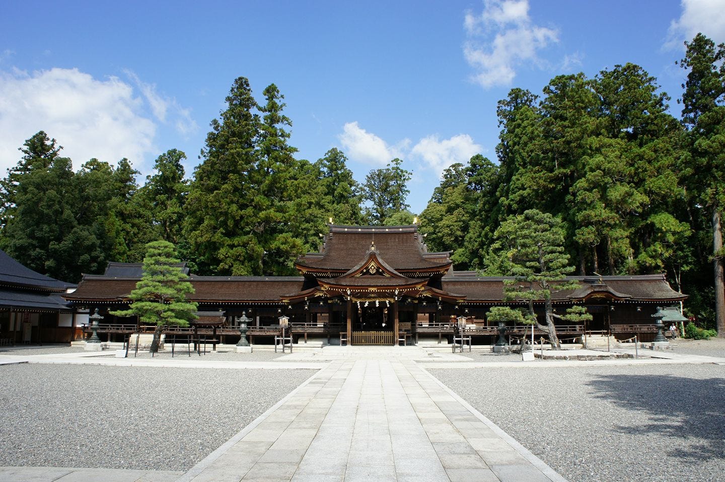 8月 將感謝之情轉化為燈籠之光 滋賀縣多賀大社的萬燈祭 是日日本 Medium