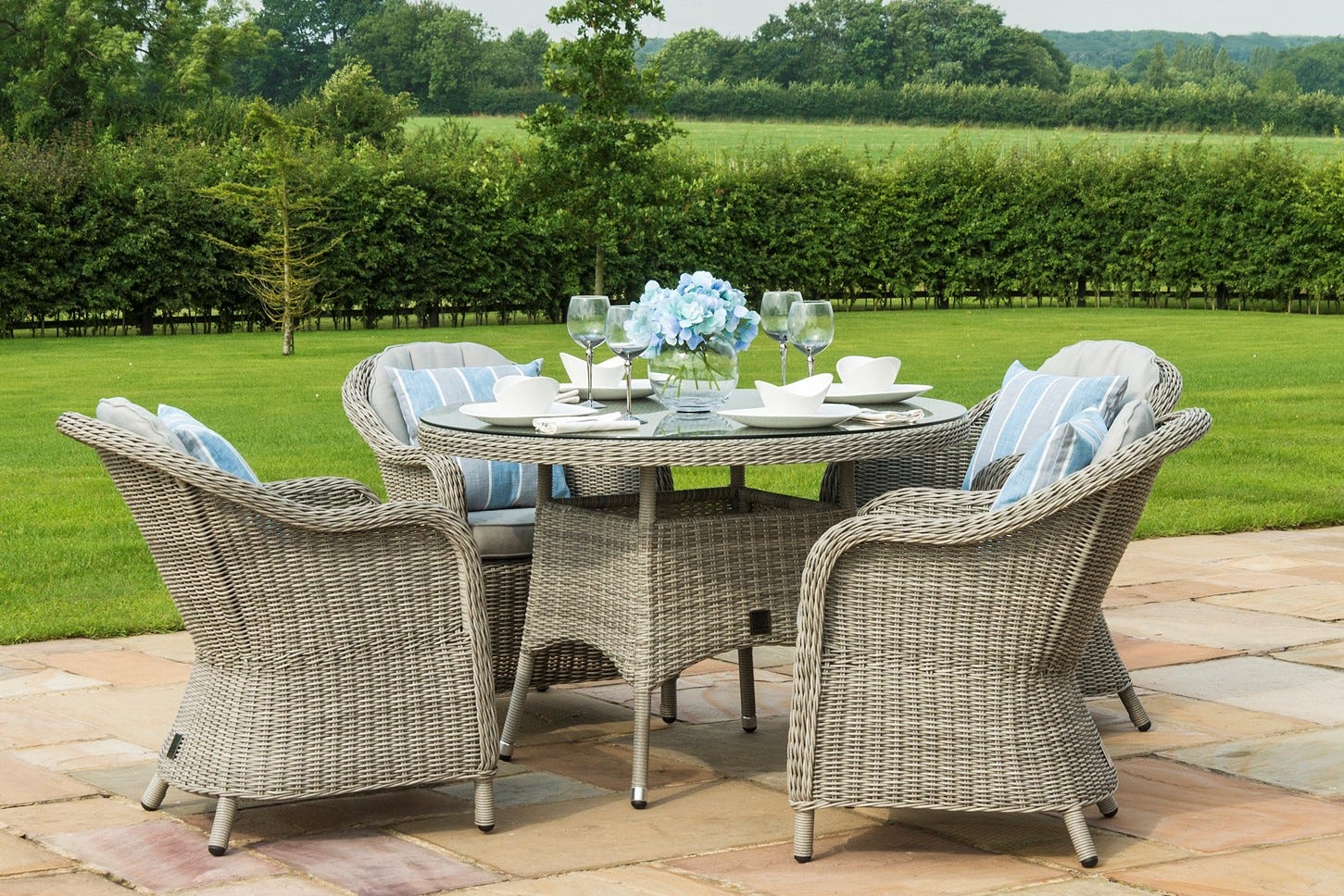 The Family Set Maze Rattan Oxford 4 Seat Round Dining With Maze Rattan Oxford 4 Seat Round Dining