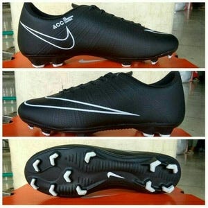 Featured image of post Harga Sepatu Sepakbola Nike Koleksi terlengkap sepatu bola merek nike seperti sepatu sepak bola nikemercuria kualitas terbaik dengan transaksi aman hanya di bukalapak