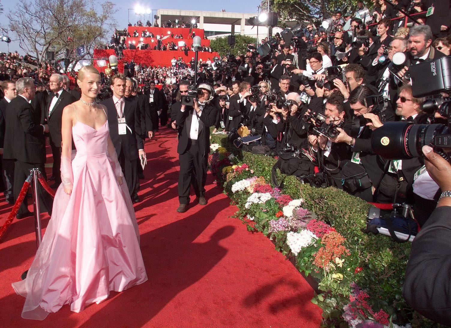 gwyneth paltrow oscar dress 1999