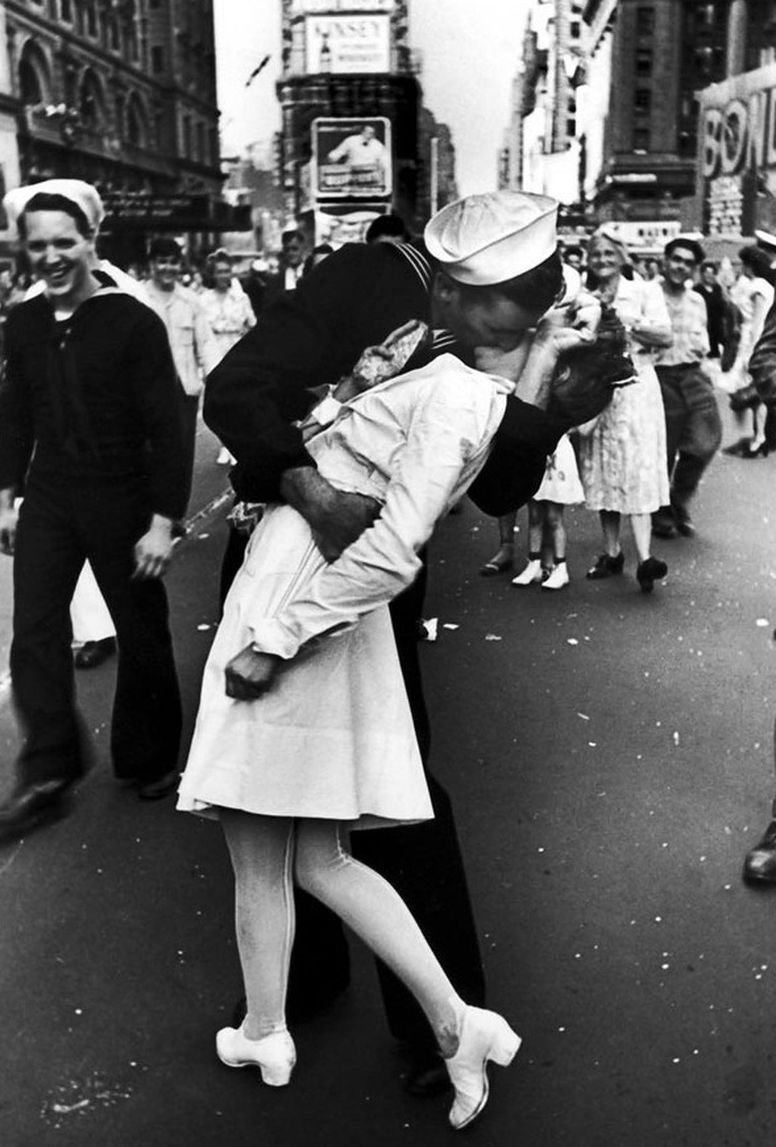 The Iconic Kissing Sailor Photographed By Alfred Eisenstaedt