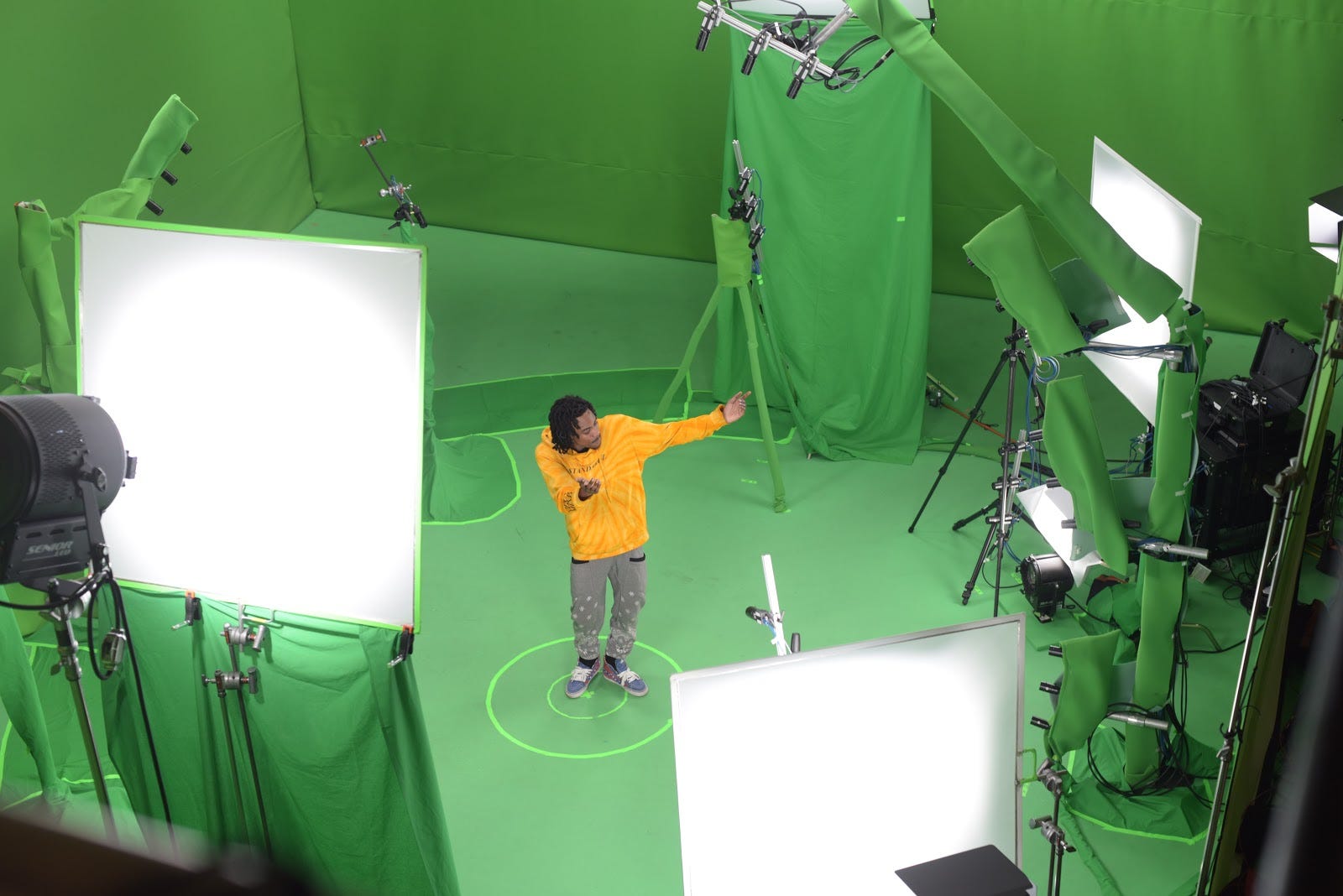 Bringing volumetric video to the world - Mix realities with holograms ...
