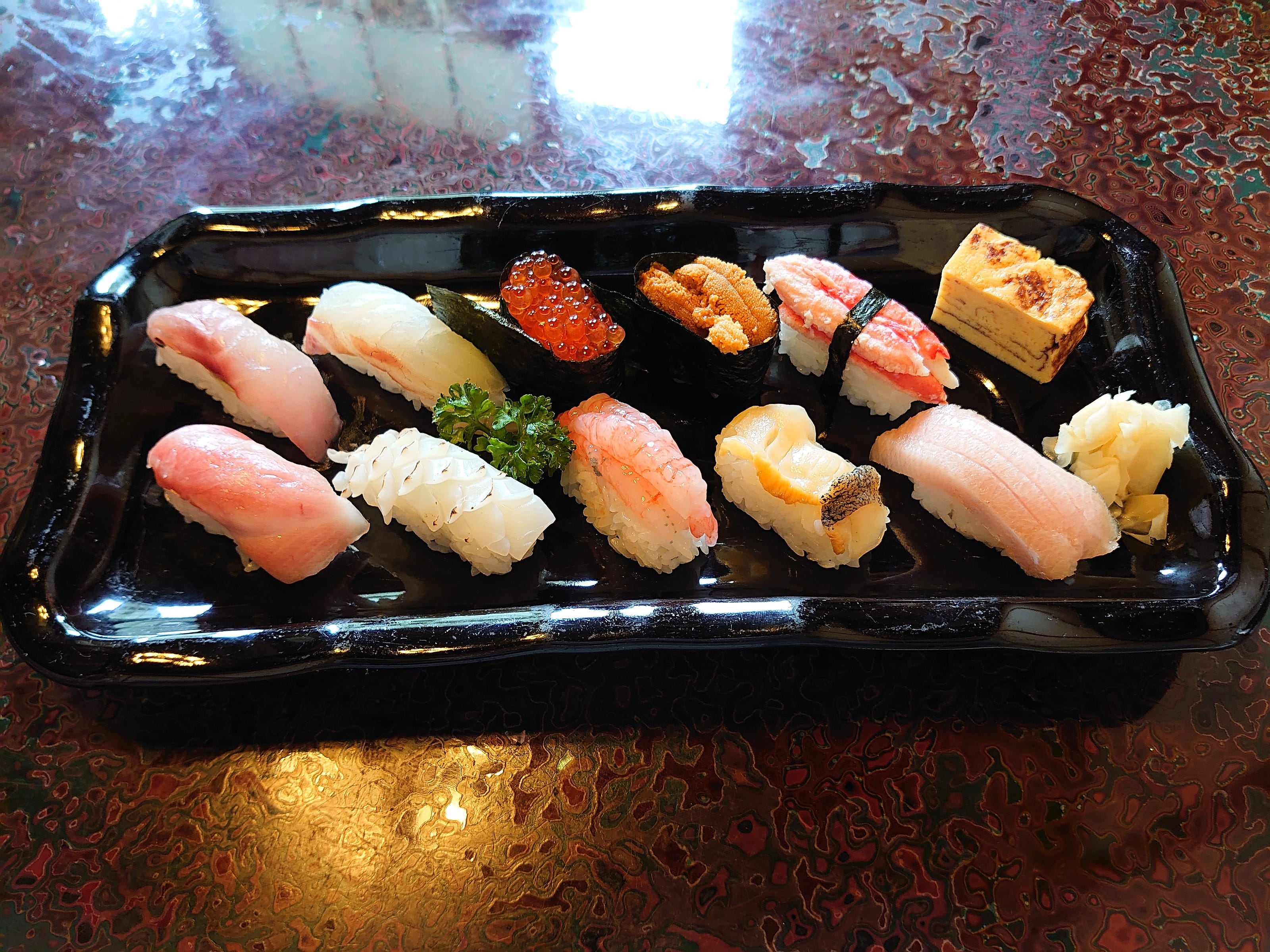 不做失禮的旅人 來學學日本人簡單的餐桌文化 壽司篇 近來都聽到不少日本人說 對觀光客不懂他們的禮儀文化有點頭痛 例如泡溫泉 他們好多 By 某隅